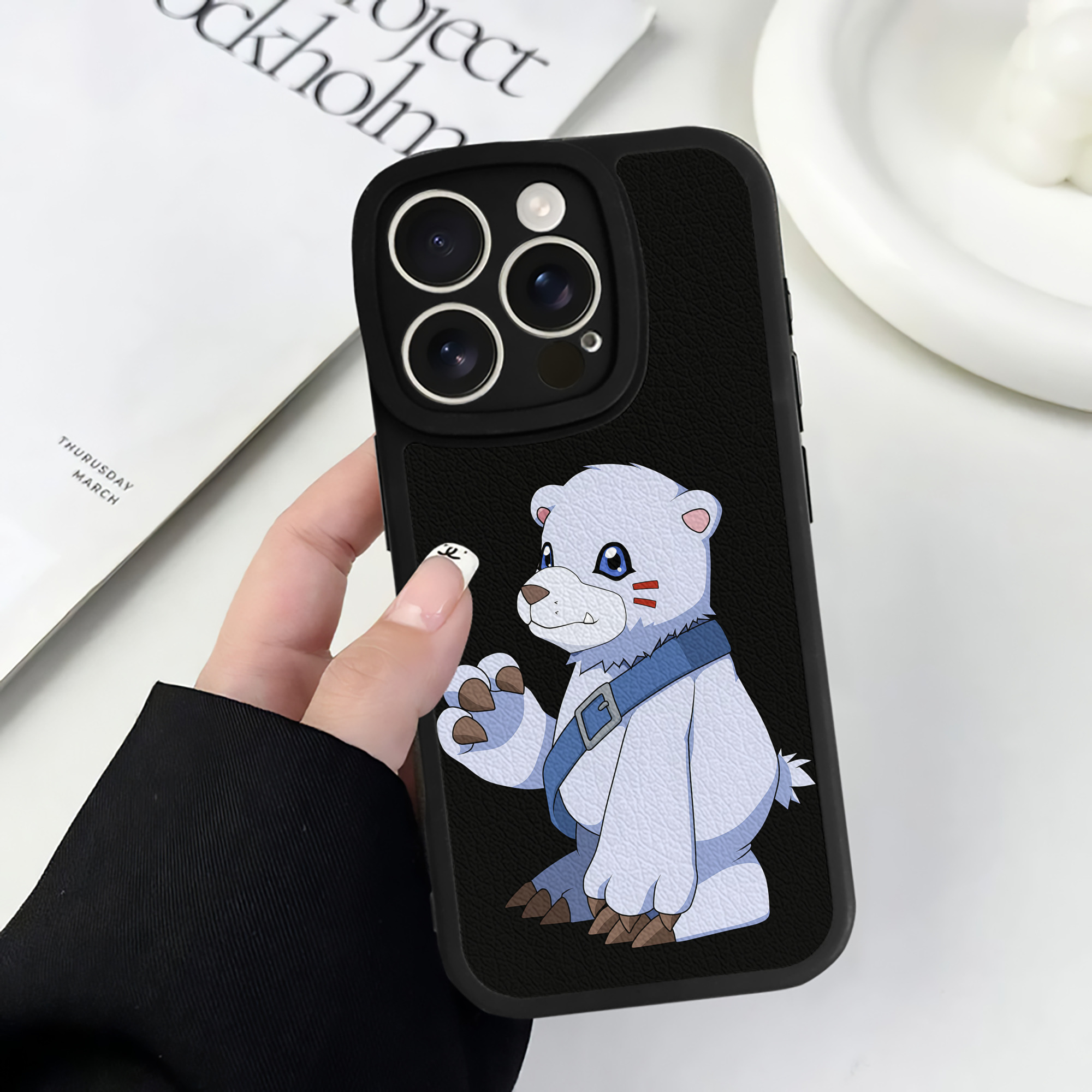 （画像用） Digimon デジタルモンスター/デジモン 【iPhone 16シリーズ対応】シリコンスマホケース（レザー調） 材質：シリコン